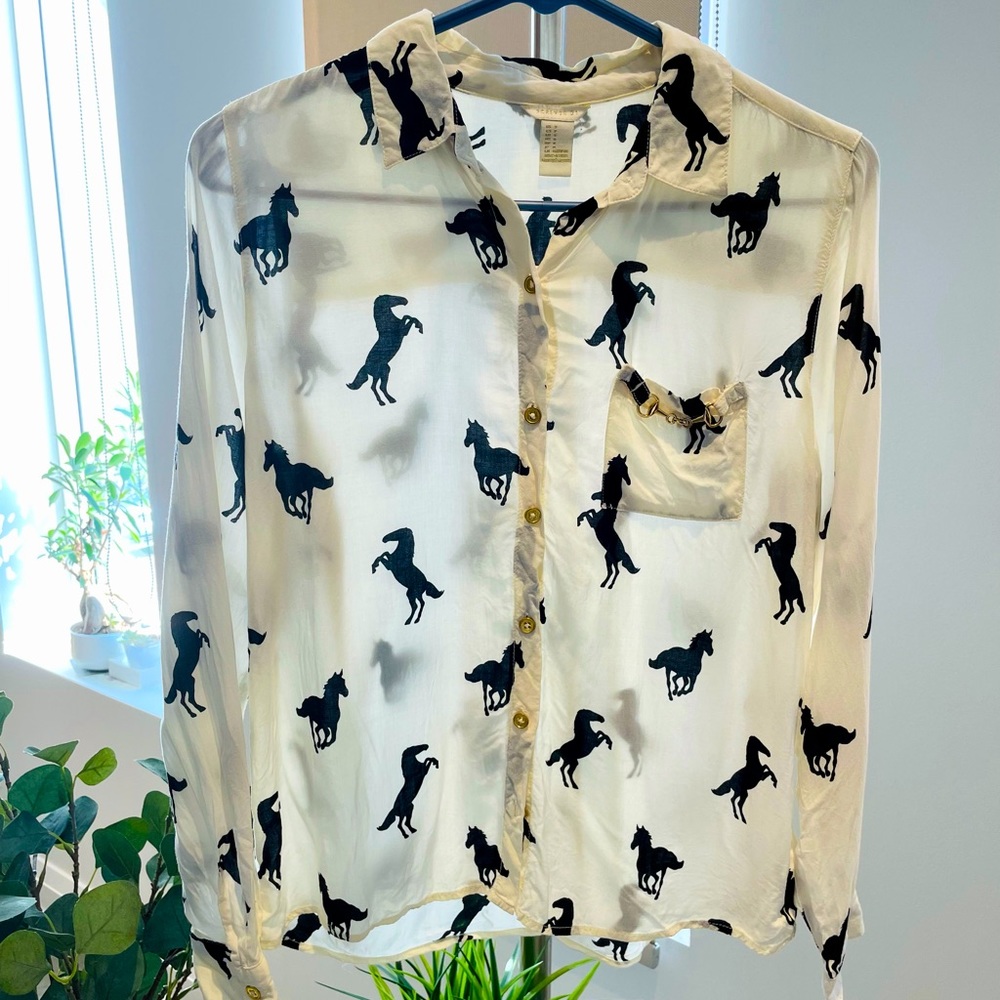 Forever 21 women’s shirt button down Size S